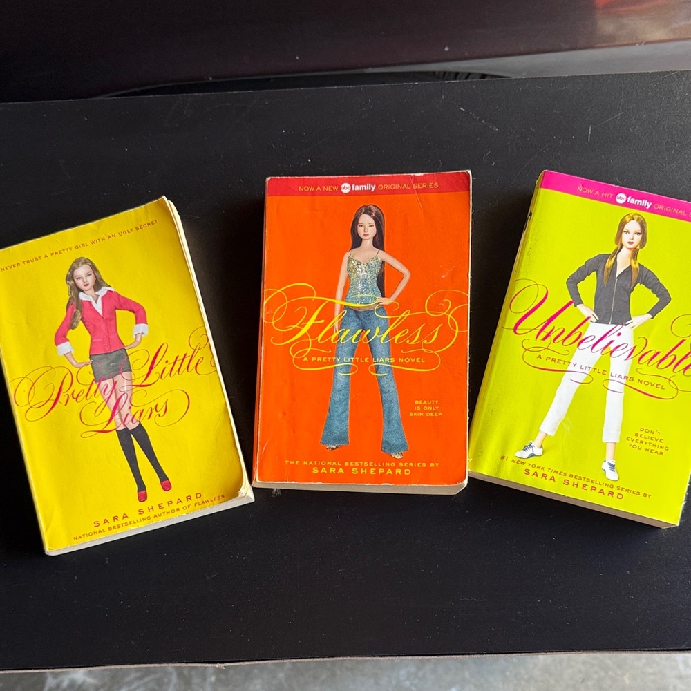 Pretty Little Liars Book Set ABC Family 3 book series. 2007-2009 published.